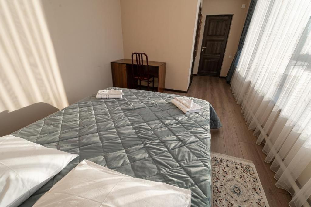 Muras Hotel Karakol Esterno foto