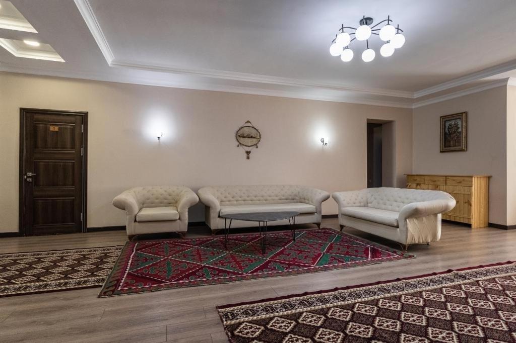 Muras Hotel Karakol Esterno foto